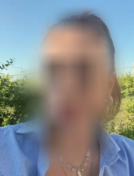 Bernadette, 28