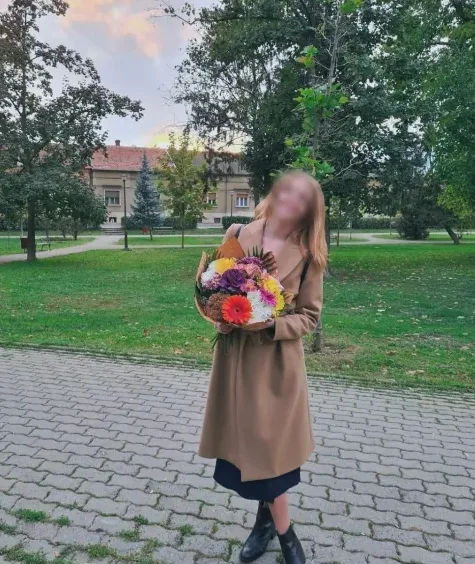 Claudia, 35