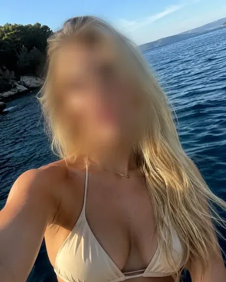 Denise, 27