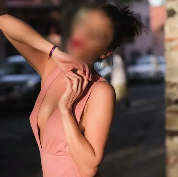 Elisabeth, 33