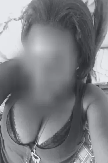 Eva, 35