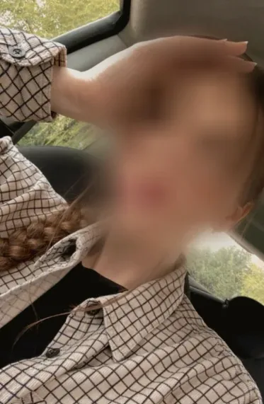 Kathrin, 28