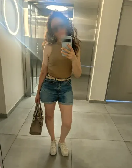 Nicole, 40