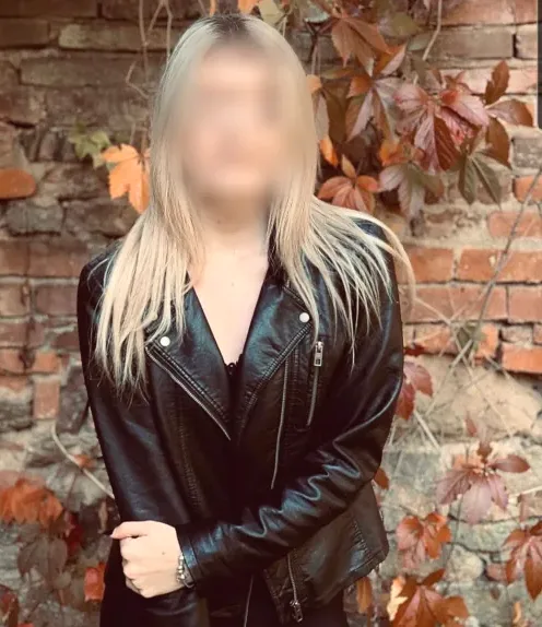 Simone, 32