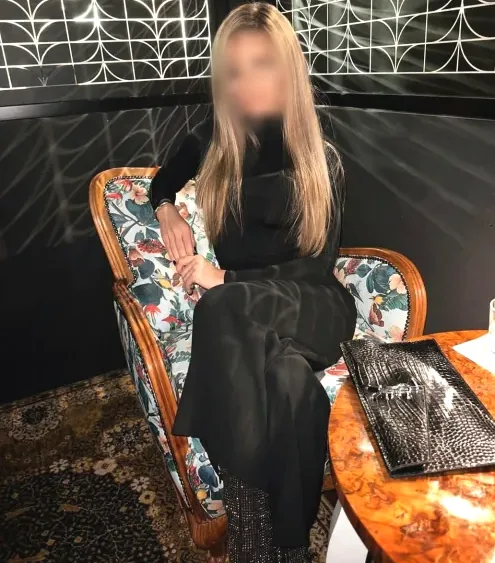 Viktoria, 24